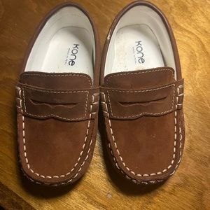 Kone little boys dress shoes size 6.